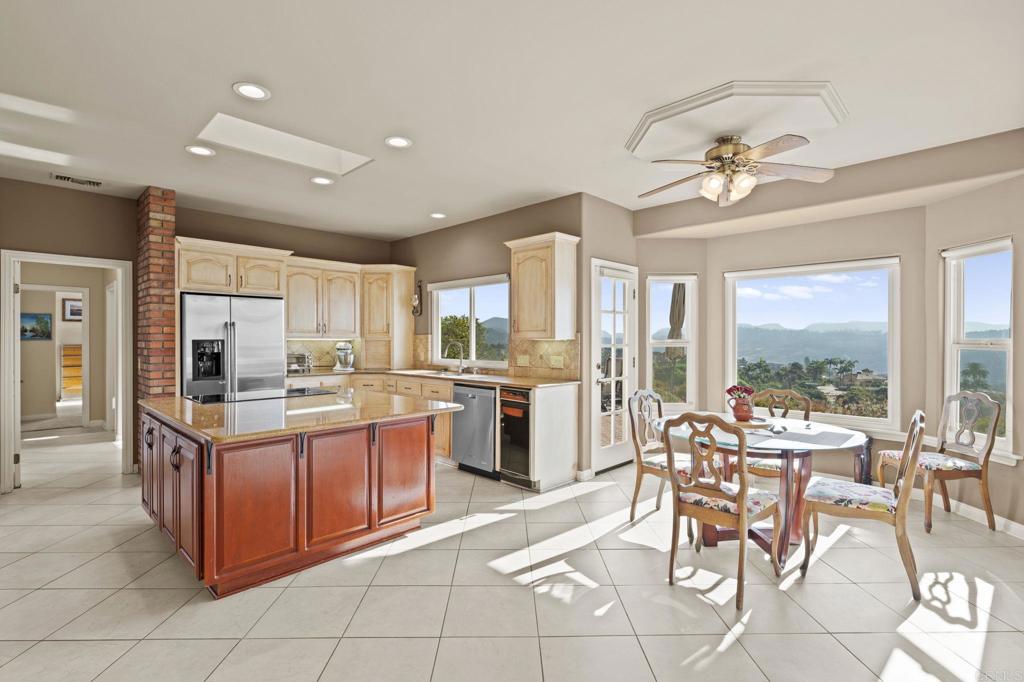 2975 Dos Lomas Fallbrook, CA 92028 - Photo 8 of 53 Kitchen