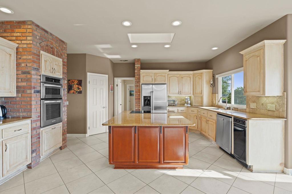 2975 Dos Lomas Fallbrook, CA 92028 - Photo 10 of 53