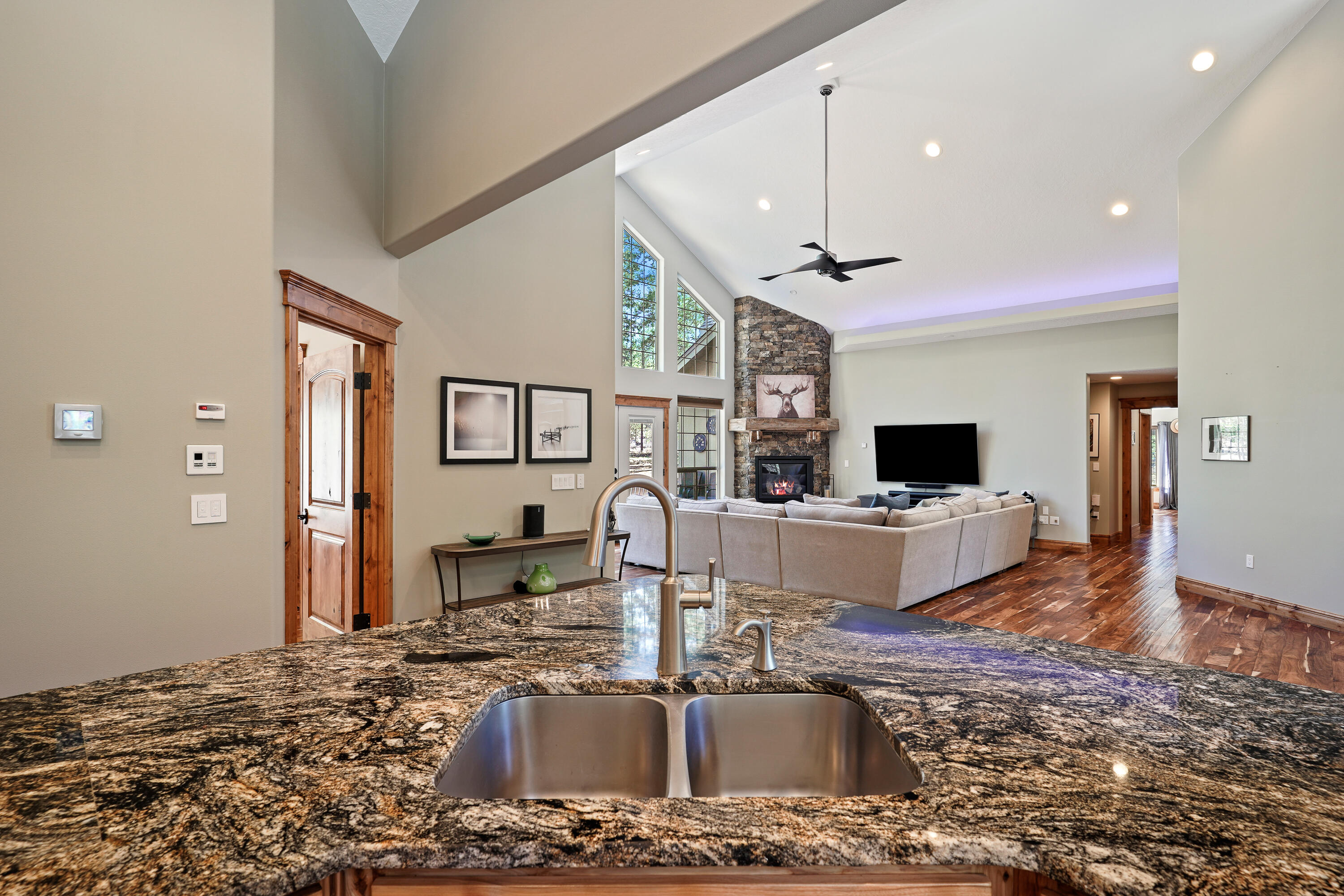 55420 Huntington Road Bend, OR 97707 - Photo 35 of 52 DSC00648