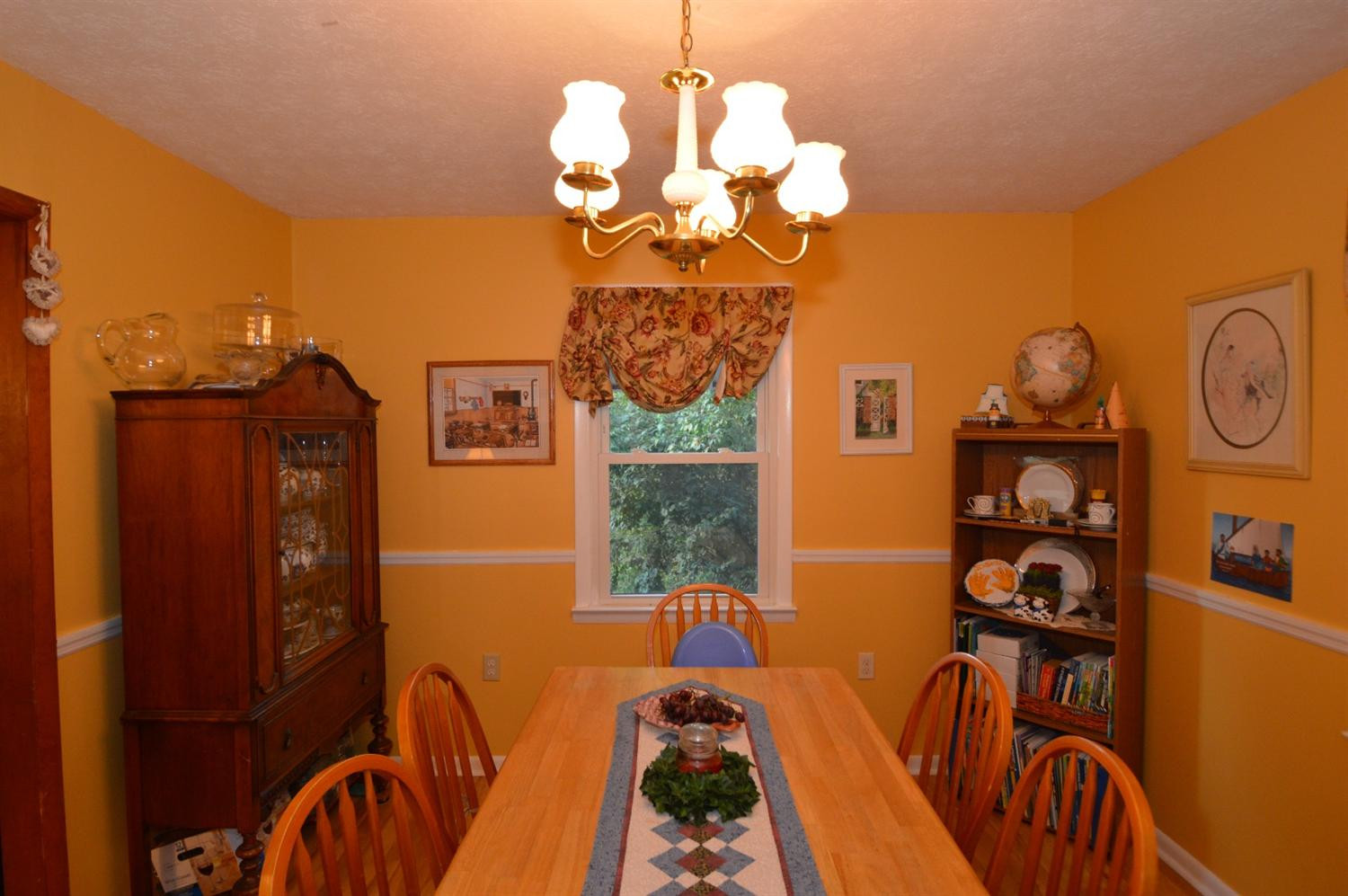 253 Anderson Road Georgetown, KY 40324 - Photo 16 of 31 Comfortable dining room.