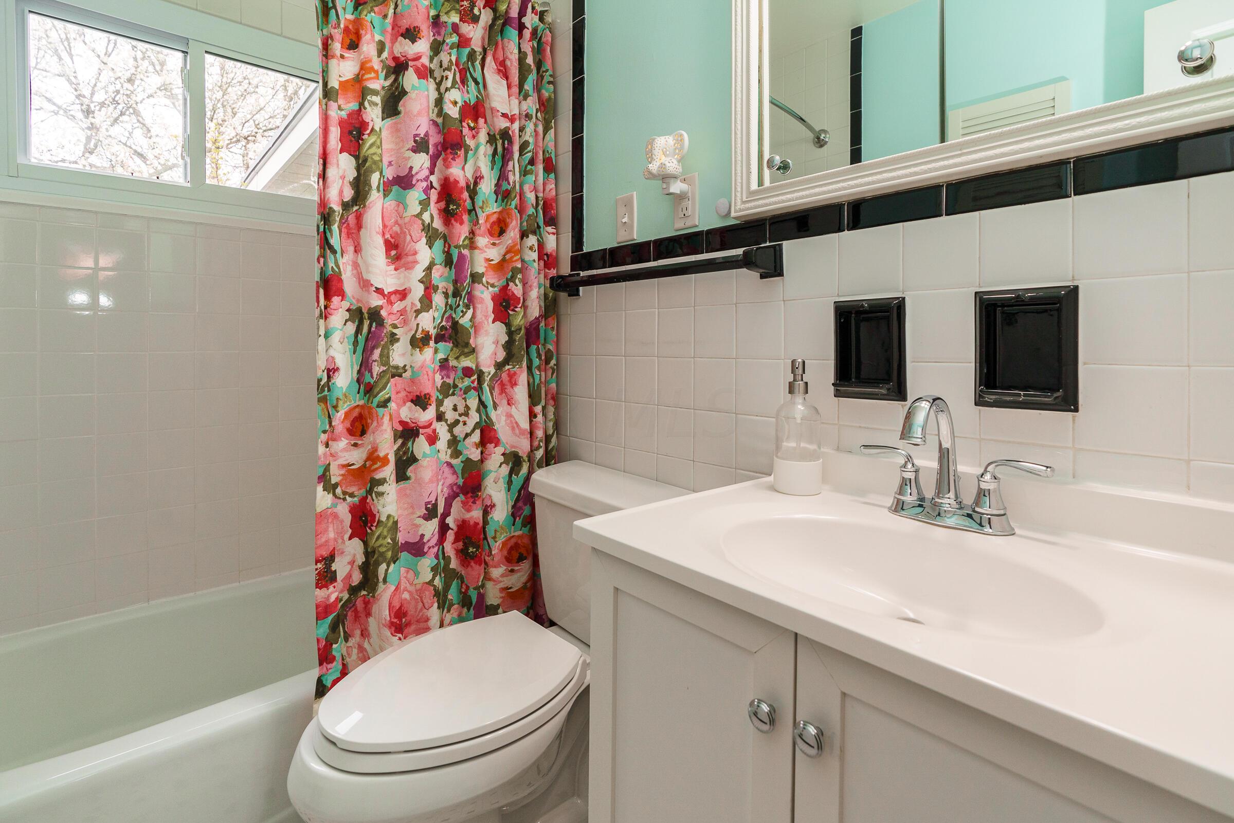 2185 Cranford Road Columbus, OH 43221 - Photo 18 of 38 Full Bath
