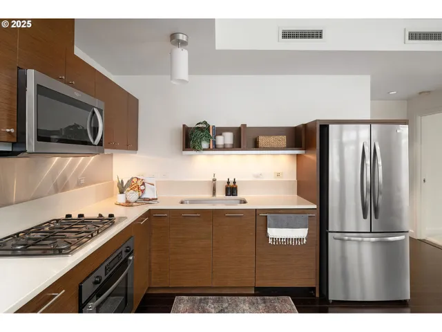 $449,900 | 3601 South River Parkway, Unit 800, Portland, OR 97239