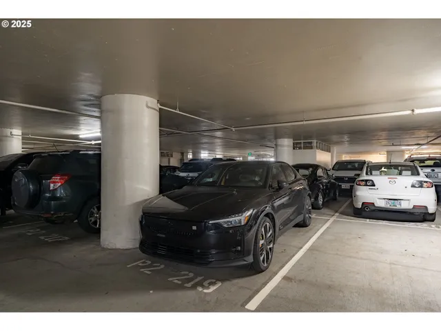 $449,900 | 3601 South River Parkway, Unit 800, Portland, OR 97239