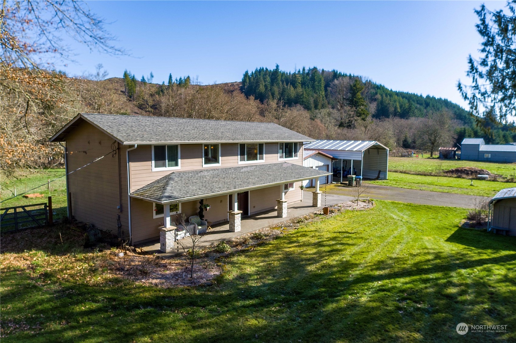 142 Literal Road Chehalis, WA 98532 - Photo 2 of 40 a front view of a house with garden