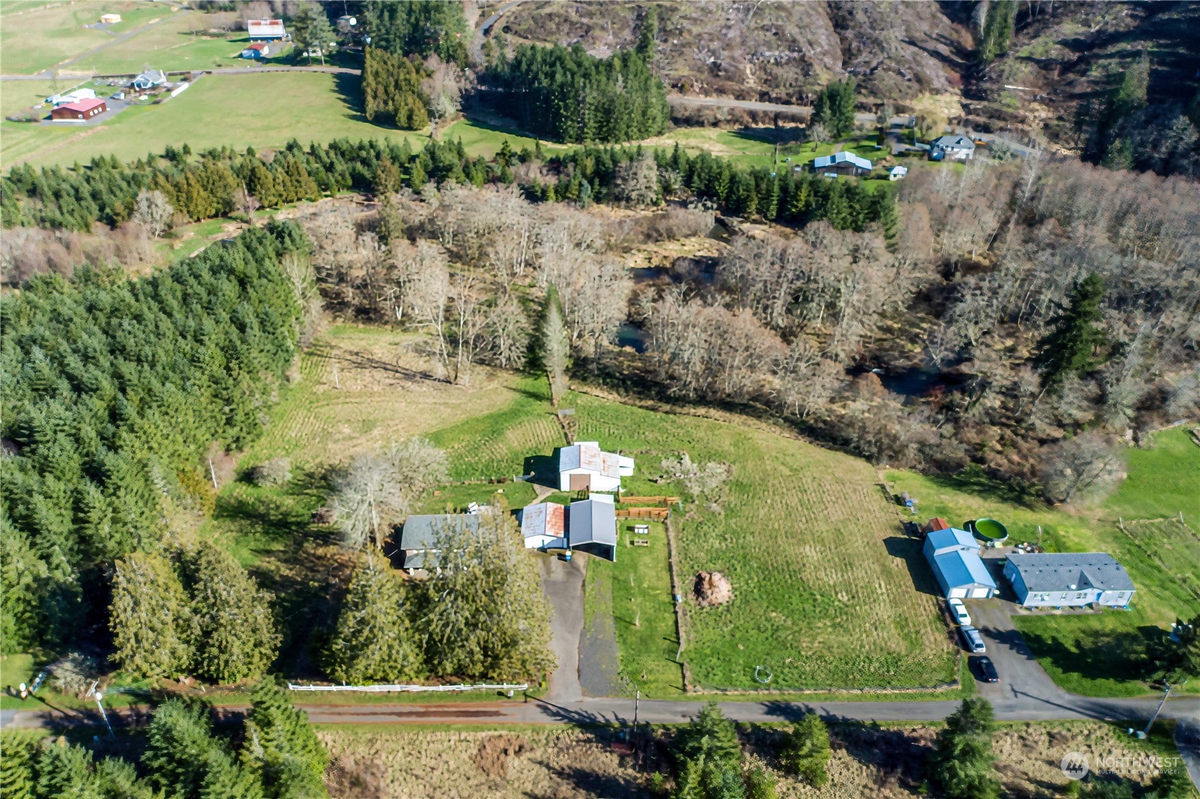 142 Literal Road Chehalis, WA 98532 - Photo 38 of 40 an aerial view of houses with yard