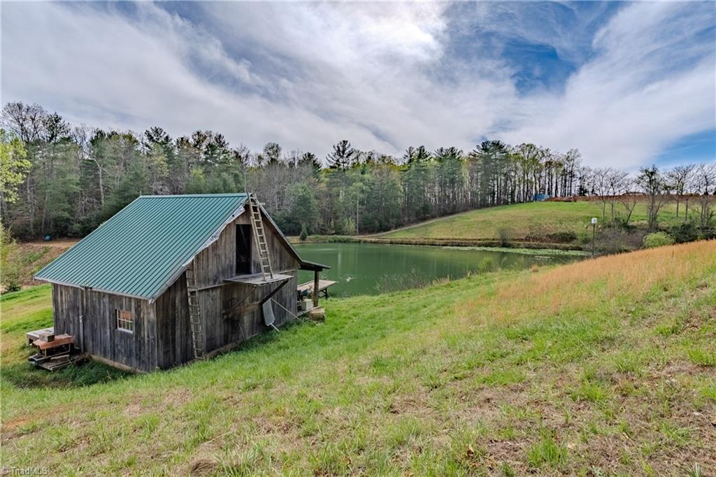 585 Oak Grove Church Road Mount Airy, NC 27030 - Photo 11 of 34