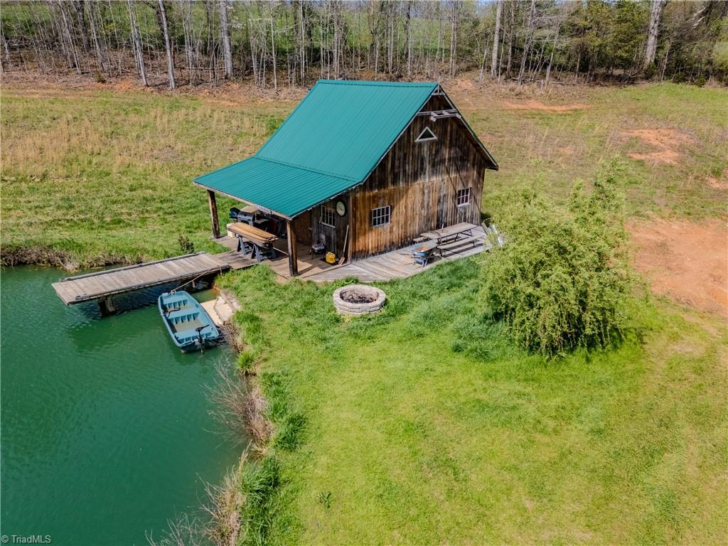 585 Oak Grove Church Road Mount Airy, NC 27030 - Photo 3 of 34