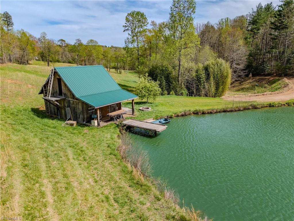 585 Oak Grove Church Road Mount Airy, NC 27030 - Photo 4 of 34