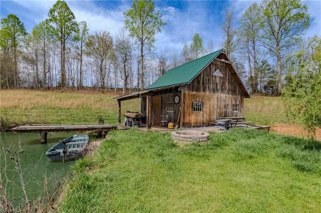 585 Oak Grove Church Road Mount Airy, NC 27030 - Photo 6 of 34