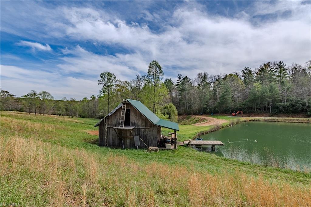 585 Oak Grove Church Road Mount Airy, NC 27030 - Photo 7 of 34