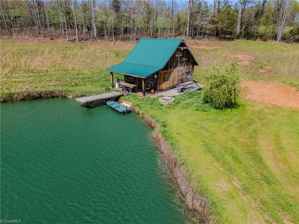 585 Oak Grove Church Road Mount Airy, NC 27030 - Photo 8 of 34