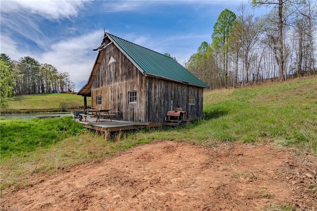 585 Oak Grove Church Road Mount Airy, NC 27030 - Photo 9 of 34