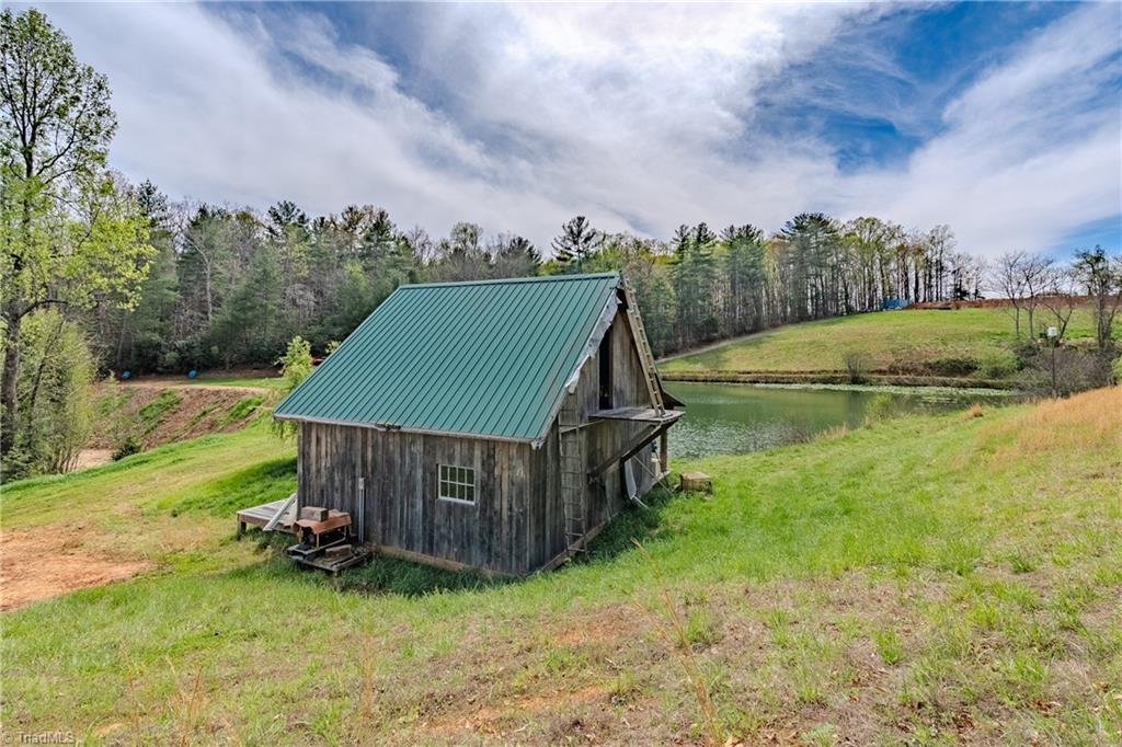 585 Oak Grove Church Road Mount Airy, NC 27030 - Photo 10 of 34