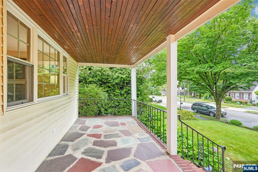 445 Alpine Terrace Ridgewood, NJ 07450 - Photo 3 of 28