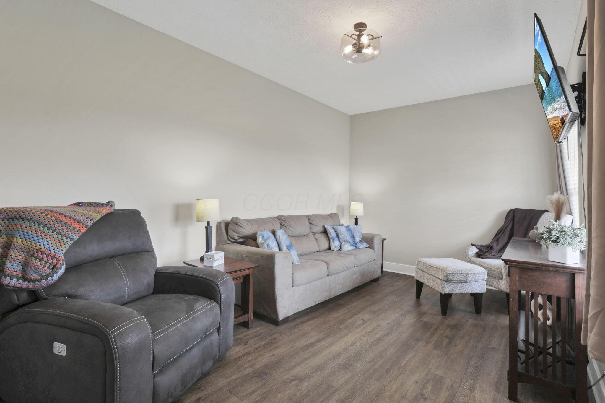 9559 Basil Road Northwest Baltimore, OH 43105 - Photo 7 of 44 Living Room 1