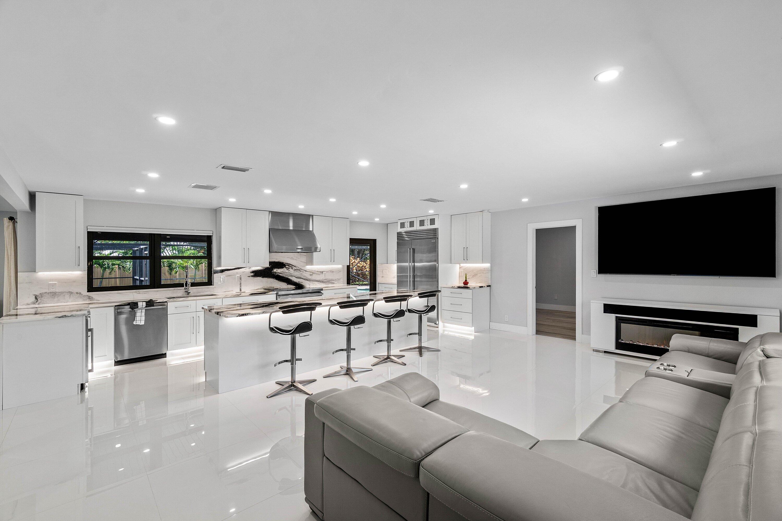 820 Southwest 16th Street Boca Raton, FL 33486 - Photo 4 of 44 010-820Southwest16thStreet-BocaRaton-FL-