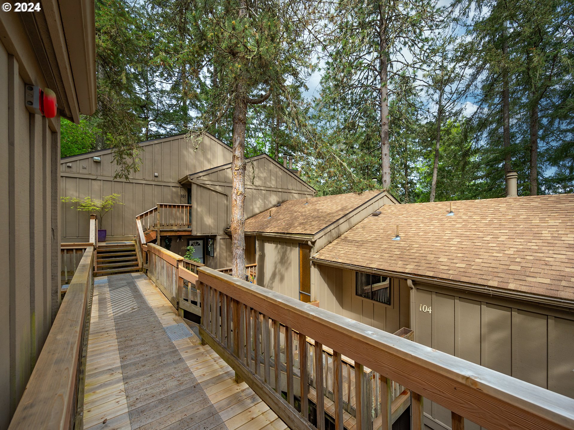 104 Treehill Loop Eugene, OR 97405 - Photo 2 of 47 Gallery Image 2