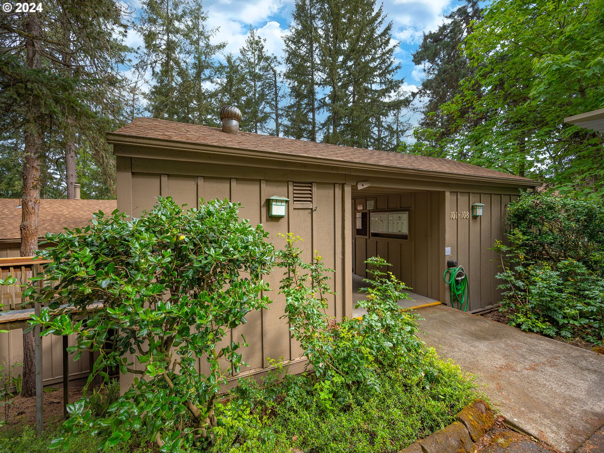 104 Treehill Loop Eugene, OR 97405 - Photo 44 of 47 Gallery Image 44