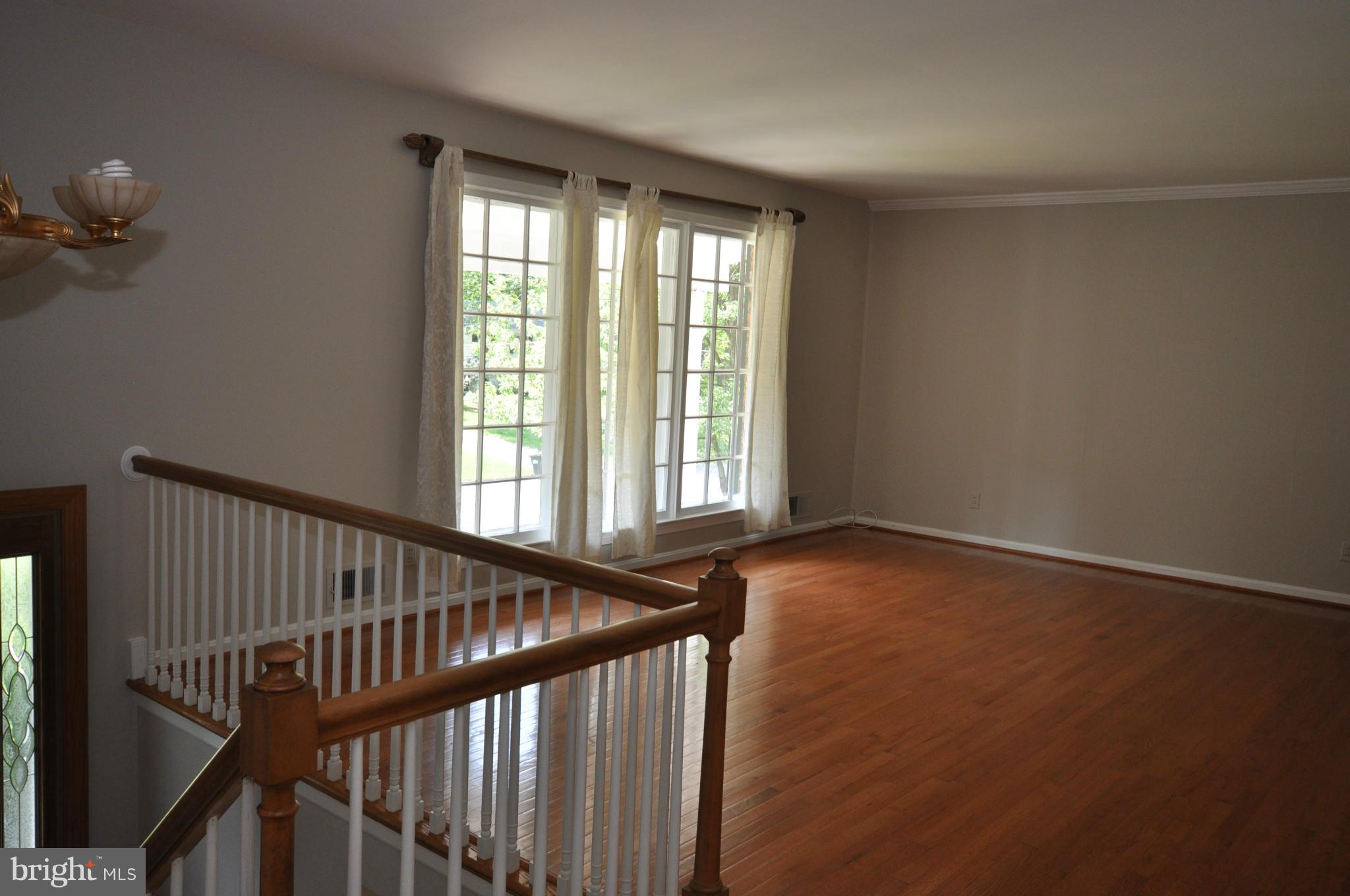 3309 Midland Road Fairfax, VA 22031 - Photo 4 of 30 Living Room