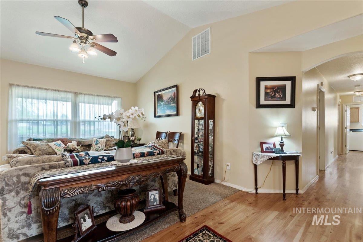 6424 Ustick Road Nampa, ID 83687 - Photo 11 of 46