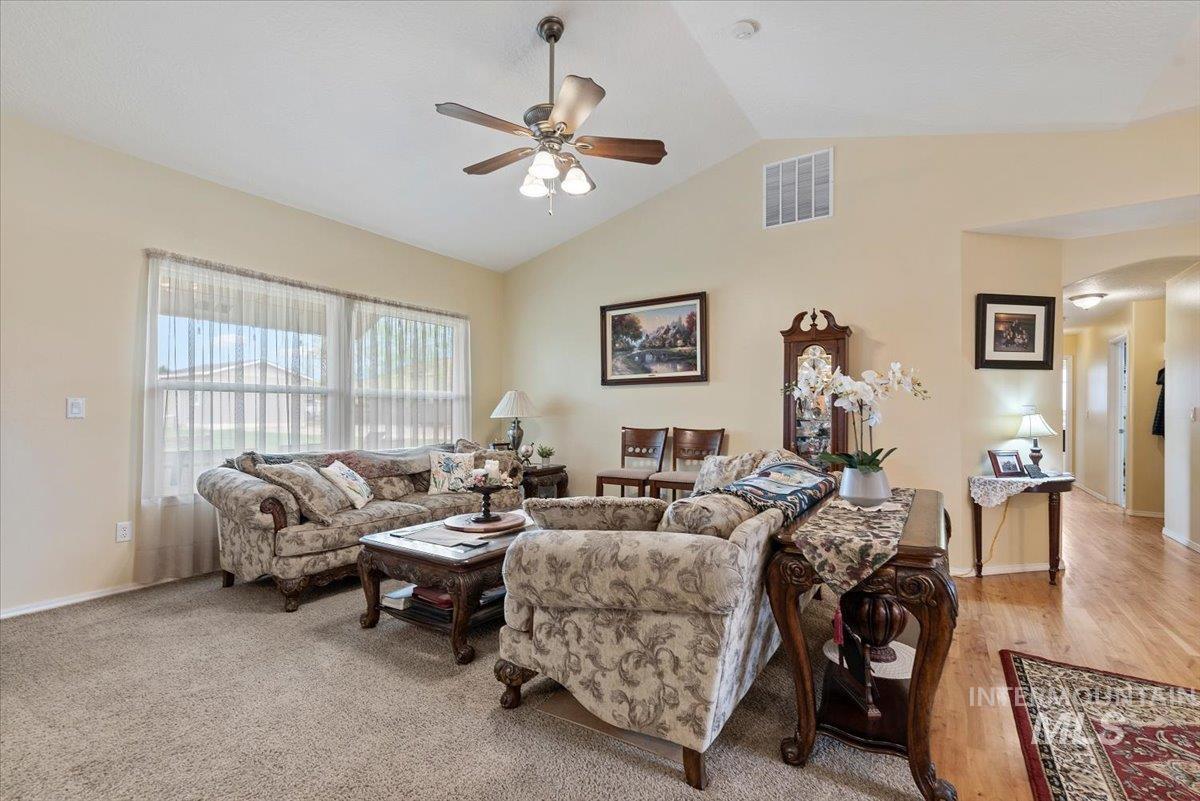 6424 Ustick Road Nampa, ID 83687 - Photo 8 of 46