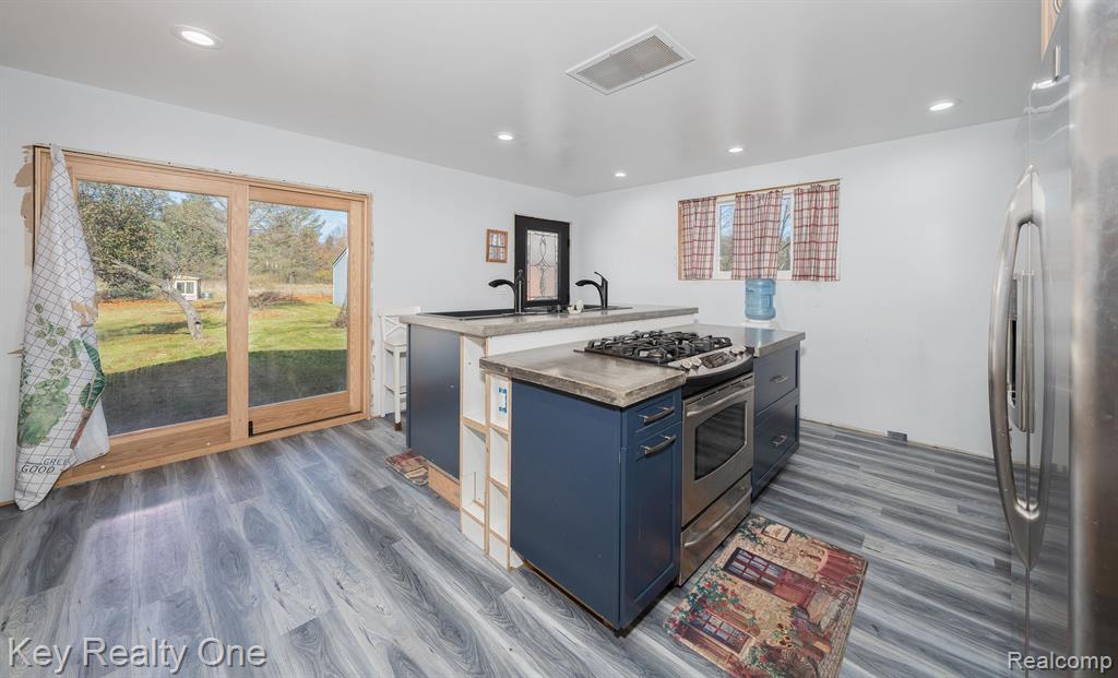 2197 Grange Hall Road Fenton, MI 48430 - Photo 13 of 33