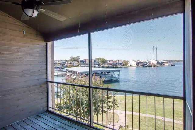 $2,000 | 202 Lakeview Terrace, Unit H, Conroe, TX 77356