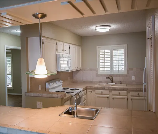 $1,950 | 202 Lakeview Terrace, Unit H, Conroe, TX 77356