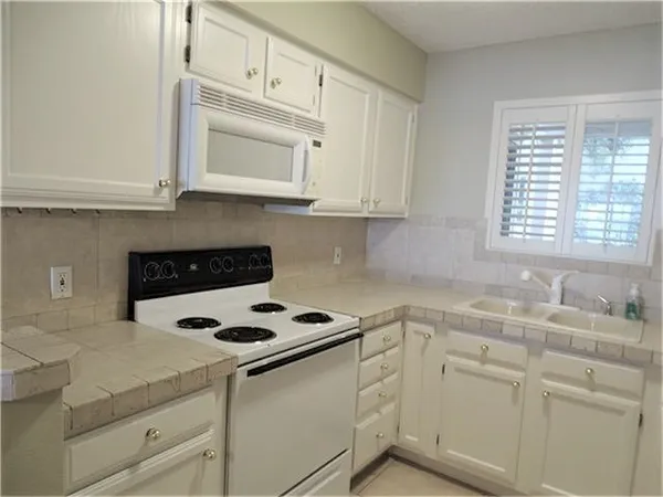 $1,950 | 202 Lakeview Terrace, Unit H, Conroe, TX 77356