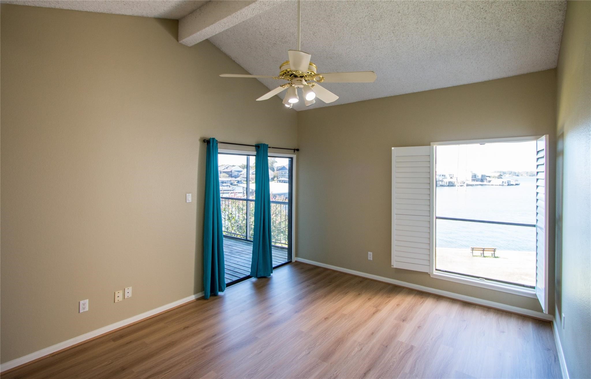 202 Lakeview Terrace, Unit H Conroe, TX 77356 - Photo 17 of 37