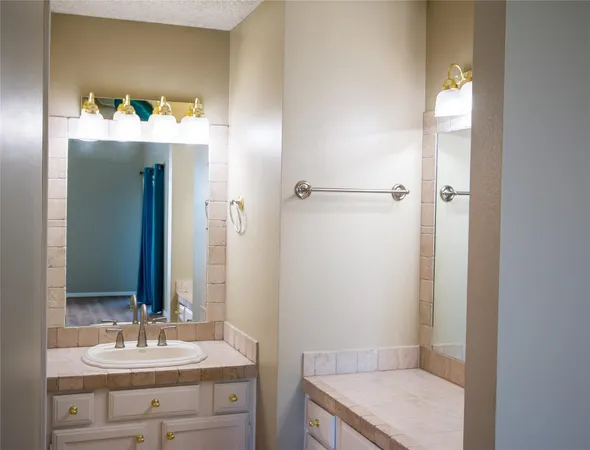 $1,950 | 202 Lakeview Terrace, Unit H, Conroe, TX 77356