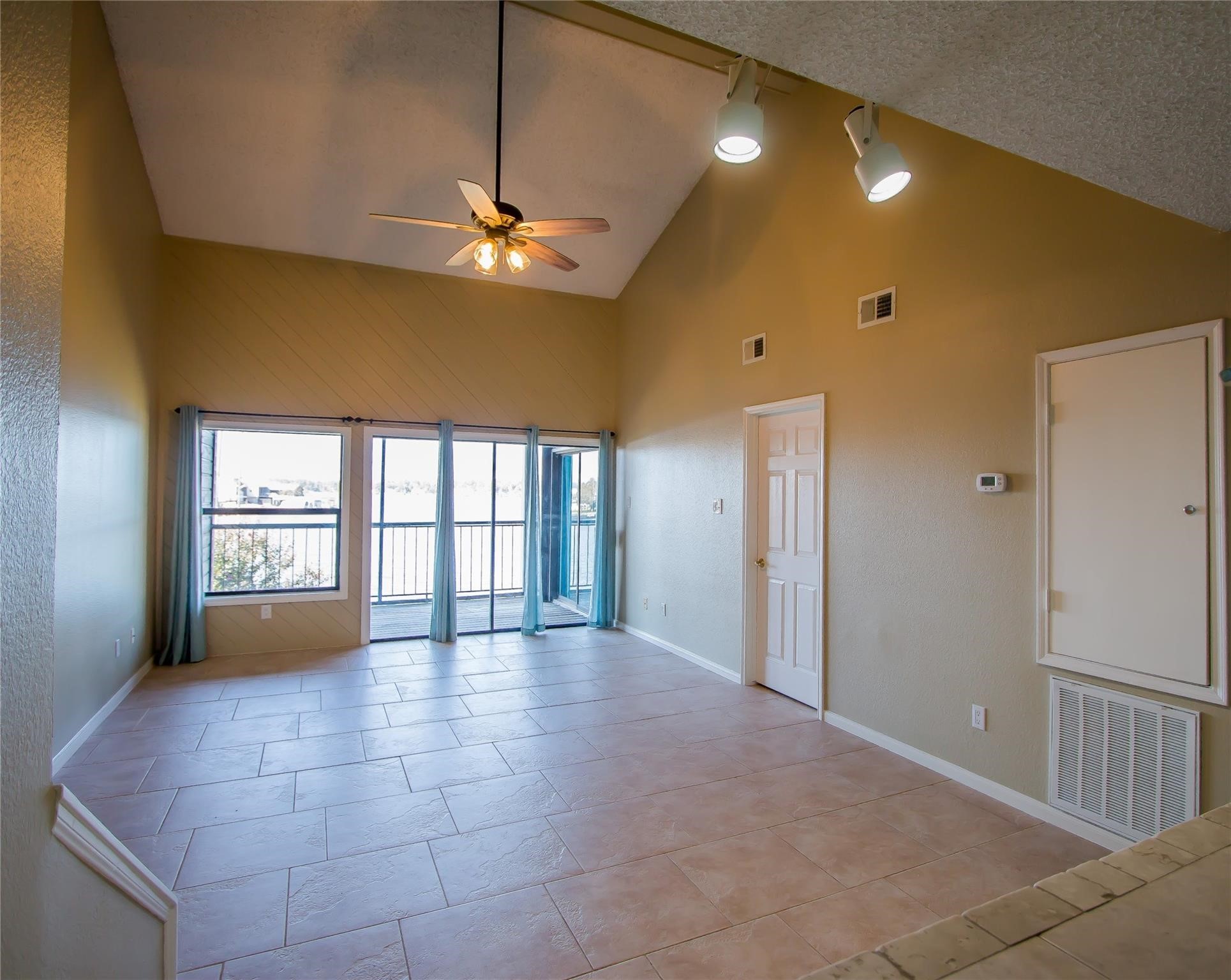 202 Lakeview Terrace, Unit H Conroe, TX 77356 - Photo 26 of 37