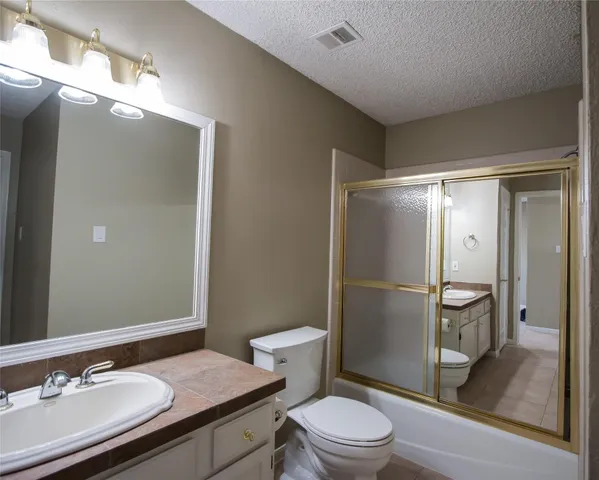 $2,000 | 202 Lakeview Terrace, Unit H, Conroe, TX 77356