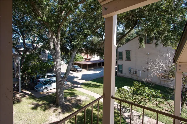 $2,000 | 202 Lakeview Terrace, Unit H, Conroe, TX 77356