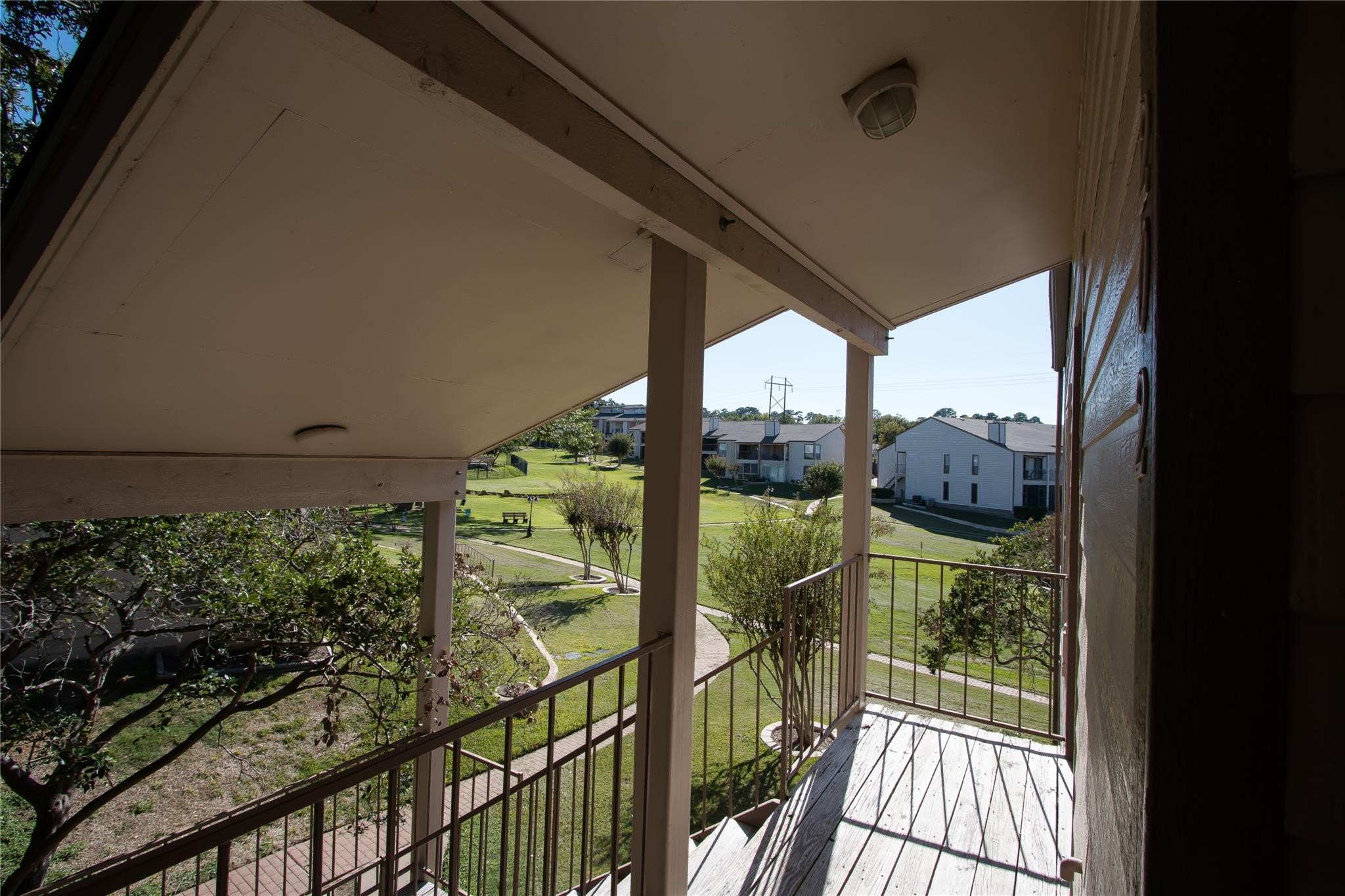 202 Lakeview Terrace, Unit H Conroe, TX 77356 - Photo 4 of 37