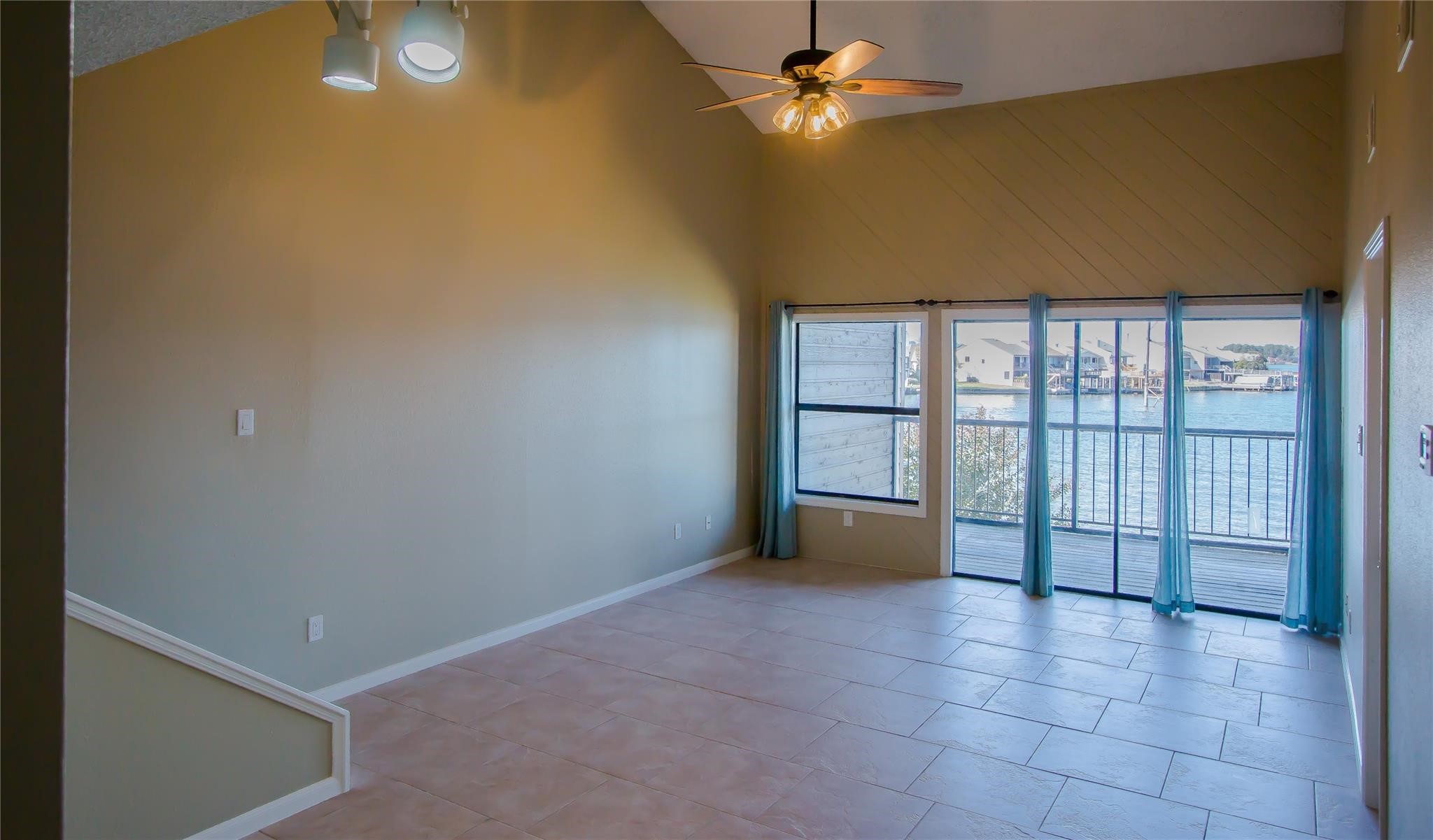 202 Lakeview Terrace, Unit H Conroe, TX 77356 - Photo 6 of 37