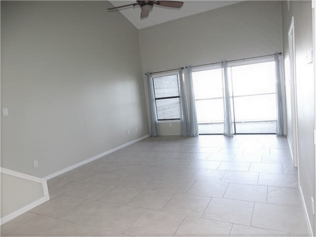 202 Lakeview Terrace, Unit H Conroe, TX 77356 - Photo 8 of 37