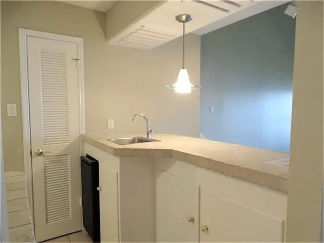 $2,000 | 202 Lakeview Terrace, Unit H, Conroe, TX 77356