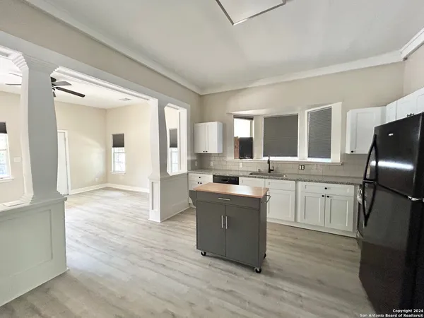 $1,650 | 1135 West Ridgewood Court, San Antonio, TX 78201