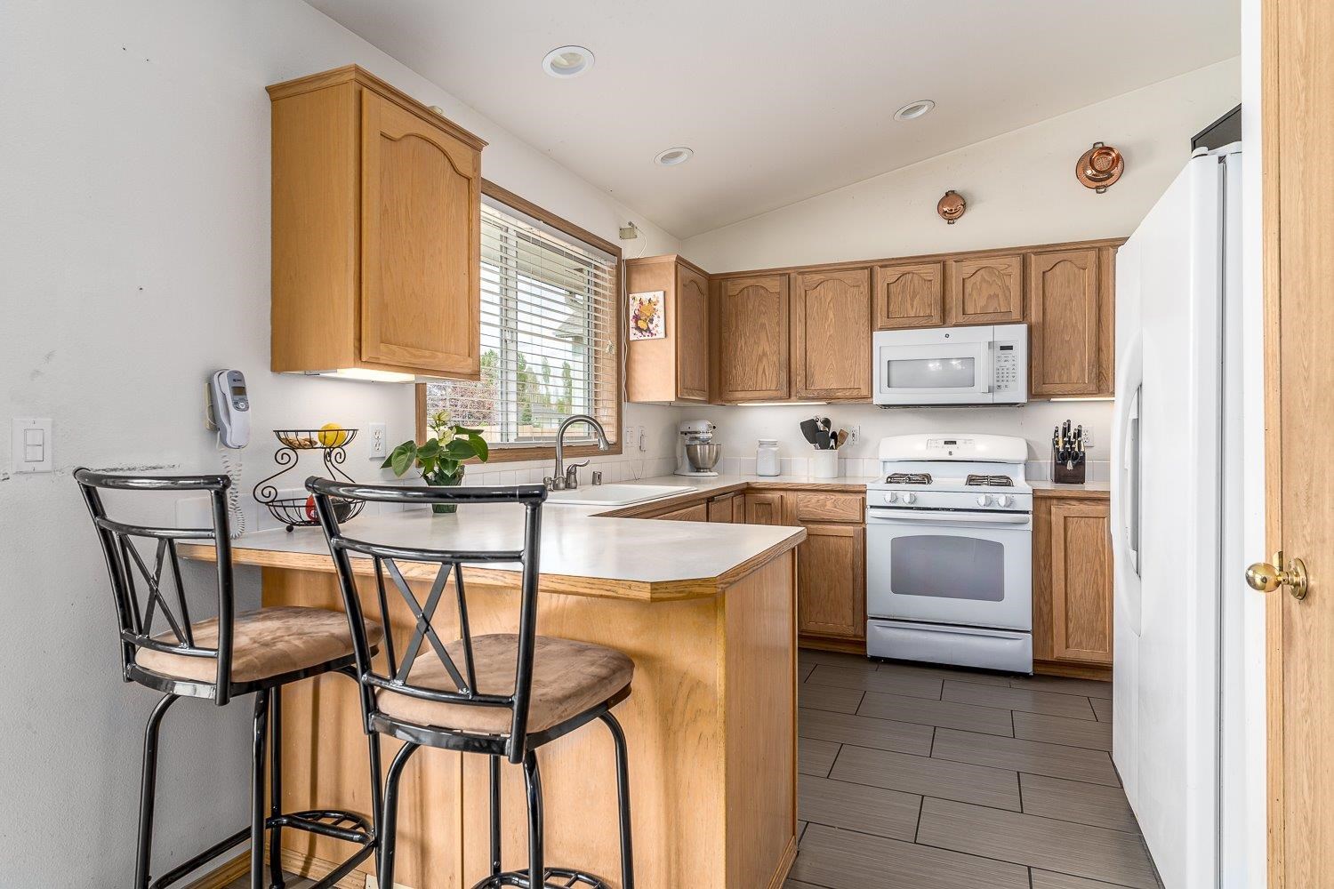 123 East Ballard Road Colbert, WA 99005 - Photo 7 of 37