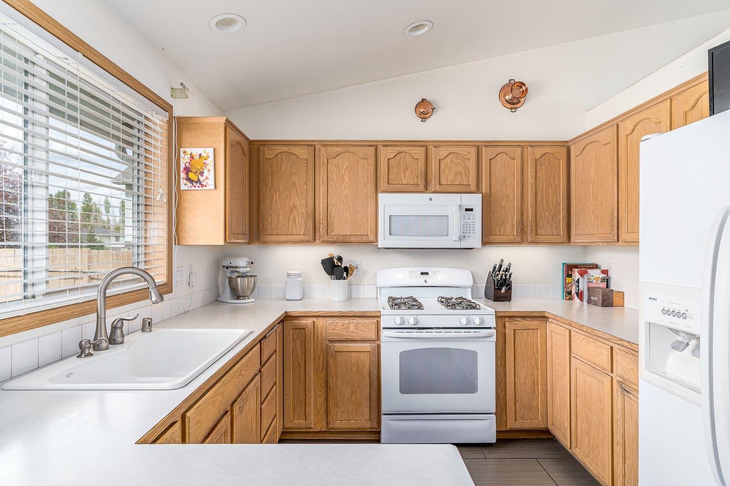 123 East Ballard Road Colbert, WA 99005 - Photo 8 of 37