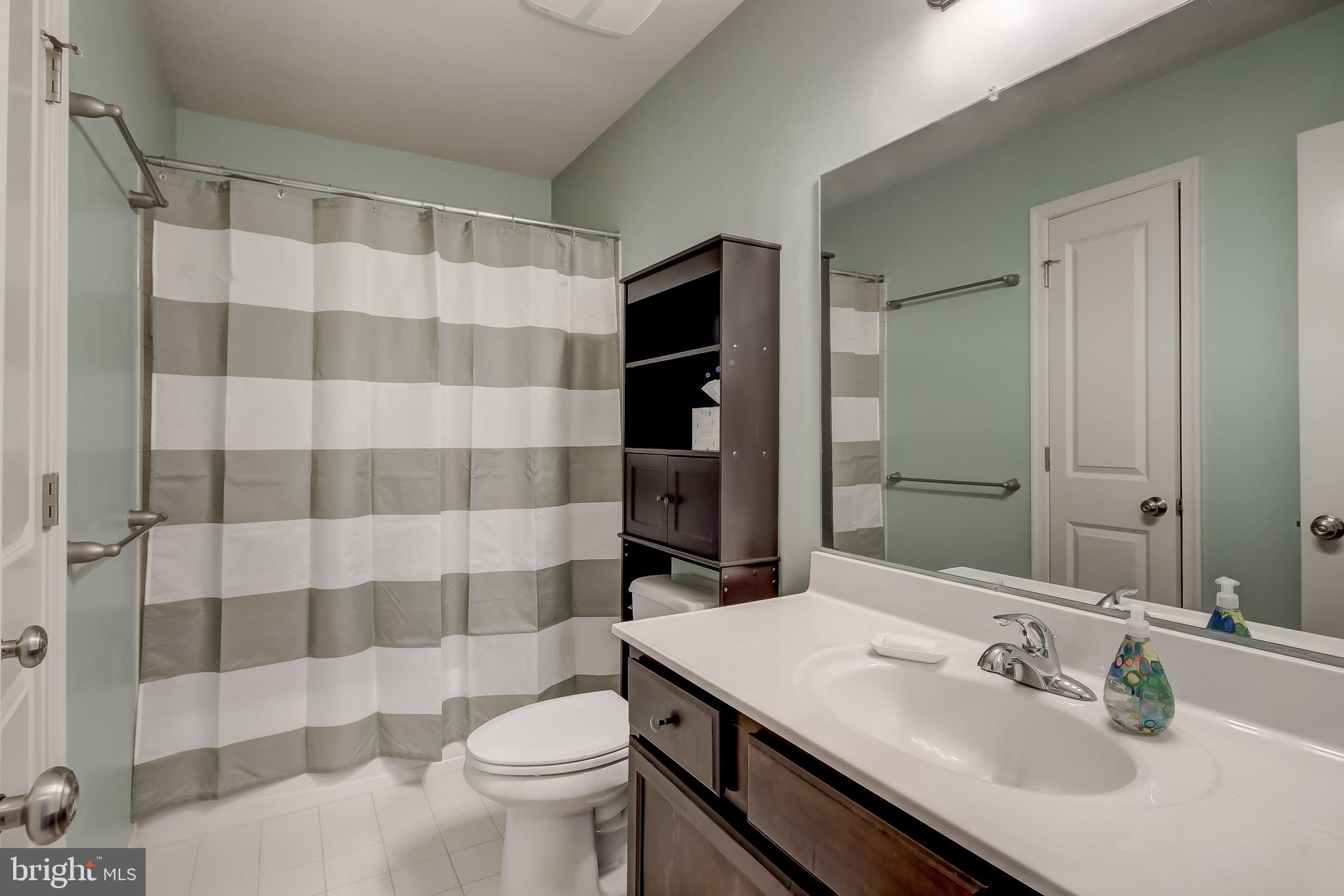 1638 Renaissance Drive Baltimore, MD 21221 - Photo 17 of 29 Hall Bath