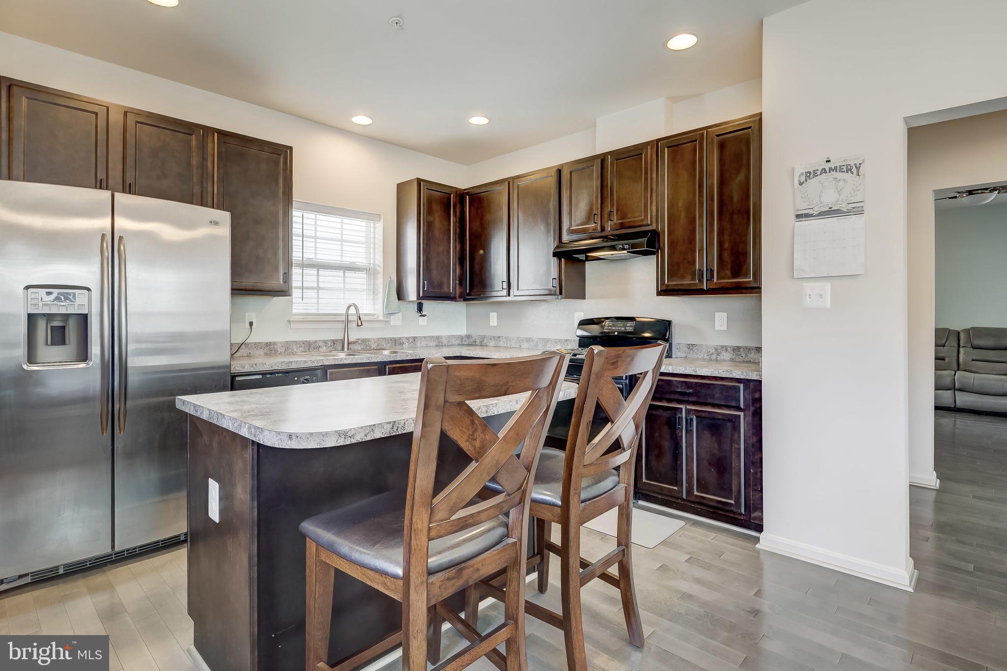 1638 Renaissance Drive Baltimore, MD 21221 - Photo 6 of 29 Kitchen - Breakfast Bar