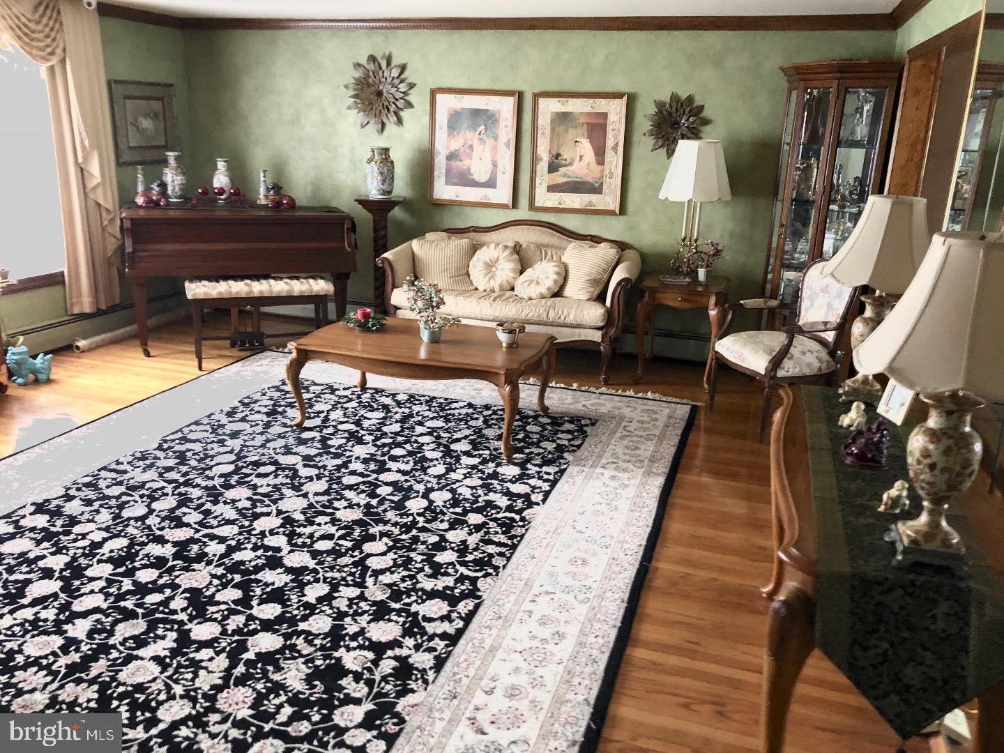 4 Rotterdam Road North Southampton, PA 18966 - Photo 10 of 24 Living Room