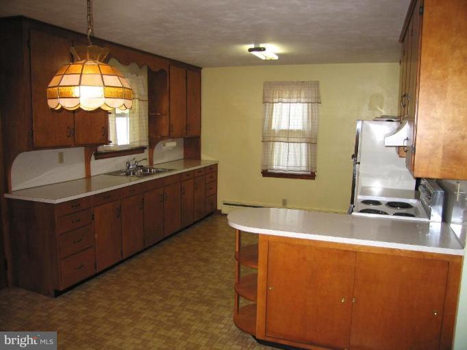 704 Baltimore Road Shippensburg, PA 17257 - Photo 4 of 26 Kitchen
