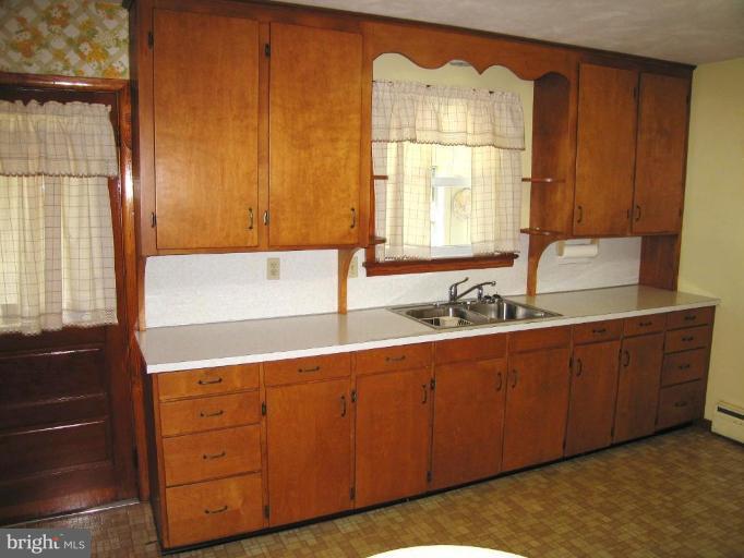 704 Baltimore Road Shippensburg, PA 17257 - Photo 6 of 26 Kitchen #3