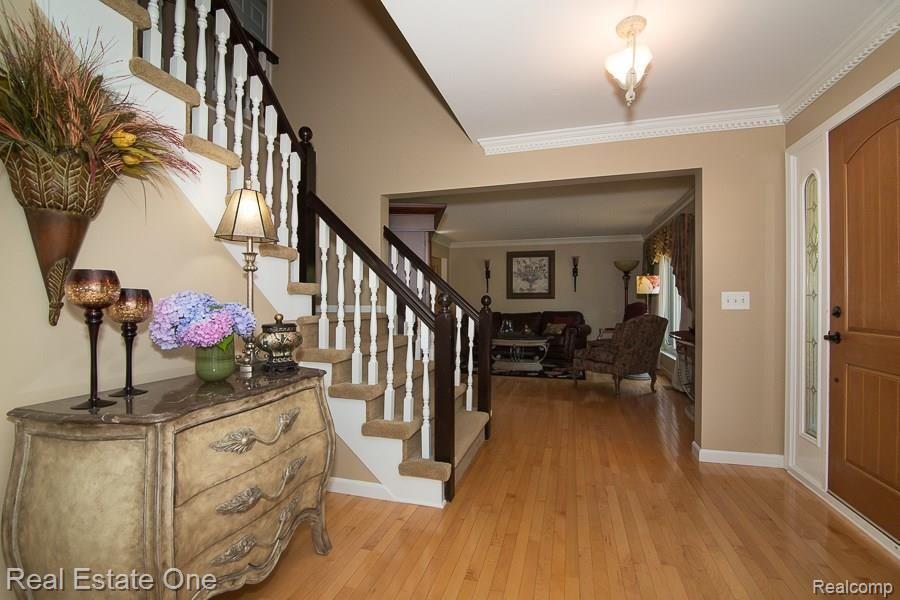 471 Lake Forest Road Rochester, MI 48309 - Photo 4 of 41 _OL_2335_Lake_Forest_W057.jpg