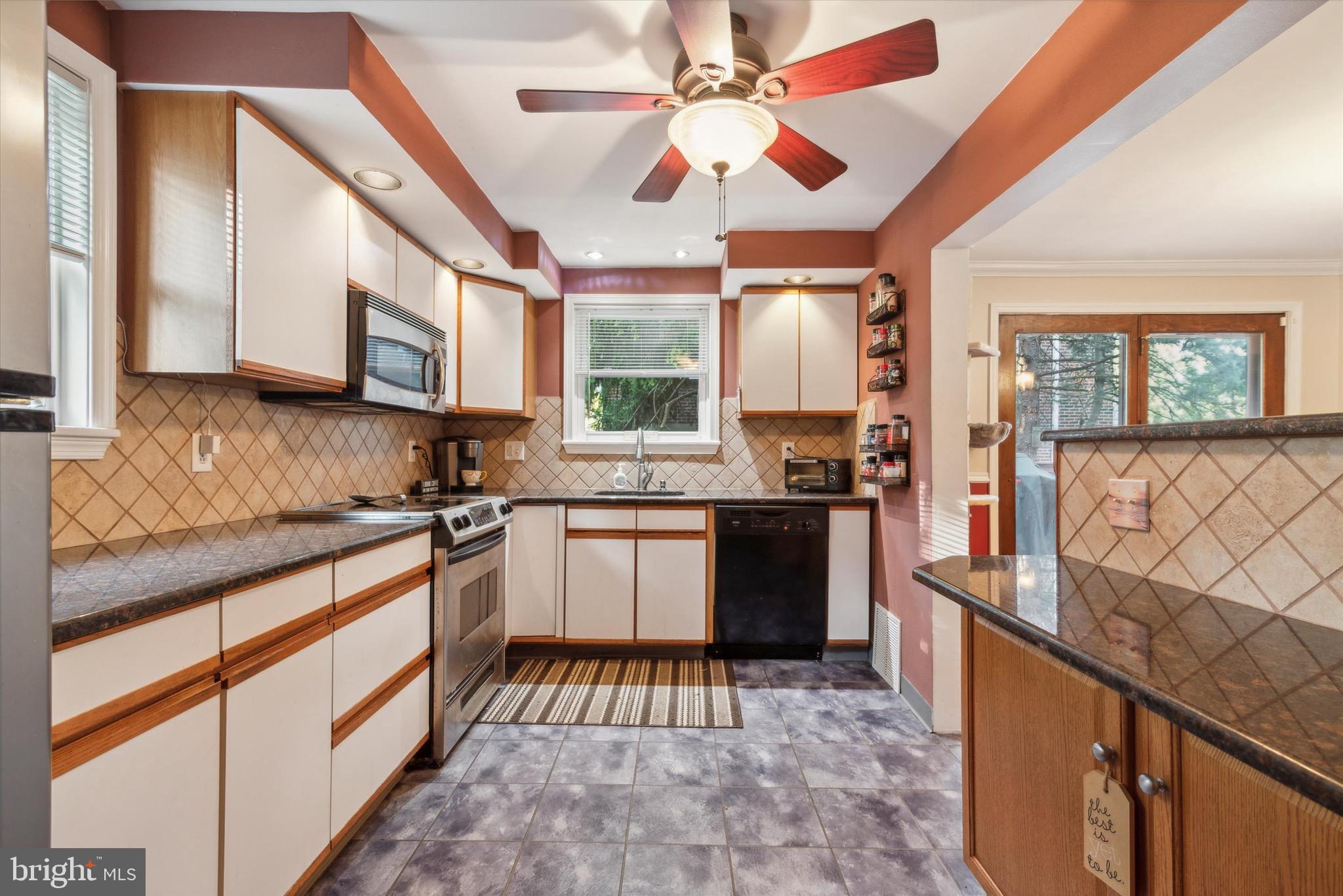 544 Overlook Road Philadelphia, PA 19128 - Photo 10 of 26