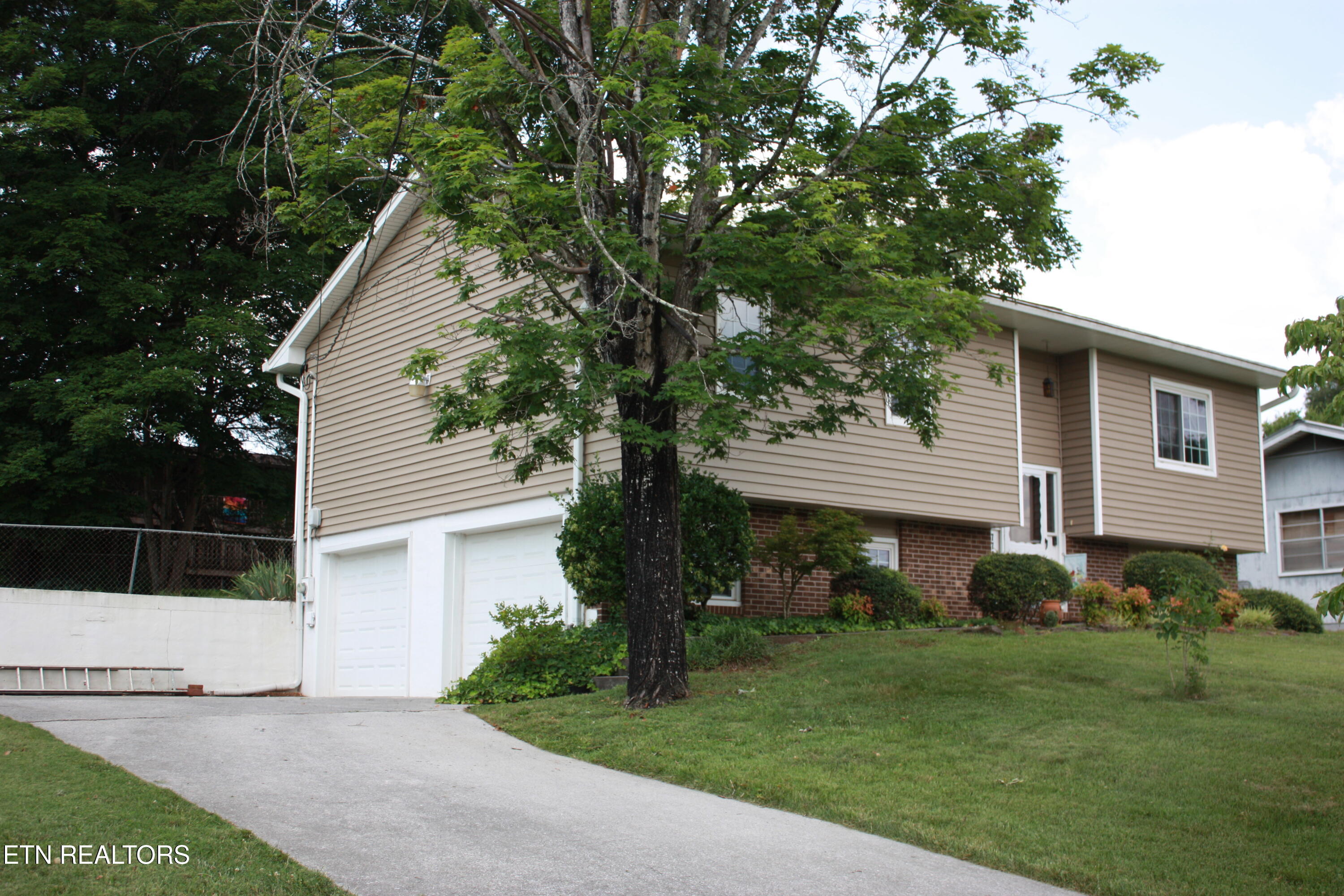 7709 Windsong Road Powell, TN 37849 - Photo 3 of 24 IMG_3050