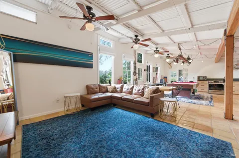 $1,835,000 | 4405 Silverado Trail North, Calistoga, CA 94515